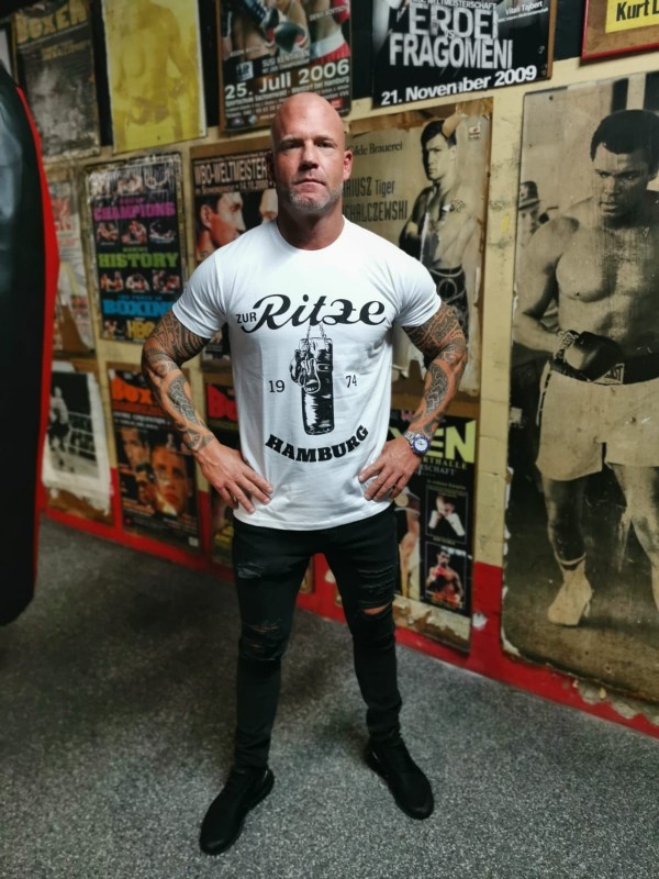 T-Shirt "Zur Ritze Boxsack 1974" in weiß