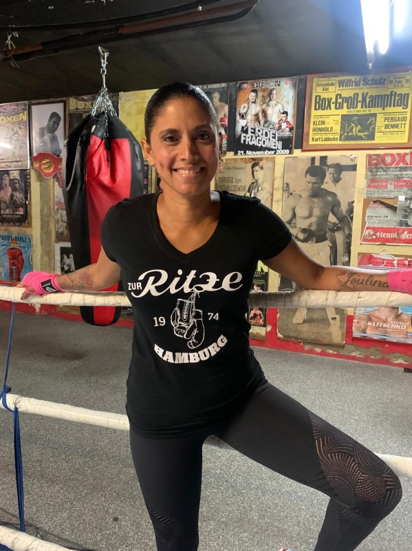 Frauen T-Shirt "Zur Ritze Boxhandschuhe 1974" in schwarz